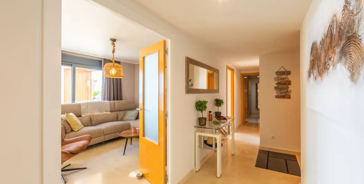 Sale of penthouse in Casares Playa 64