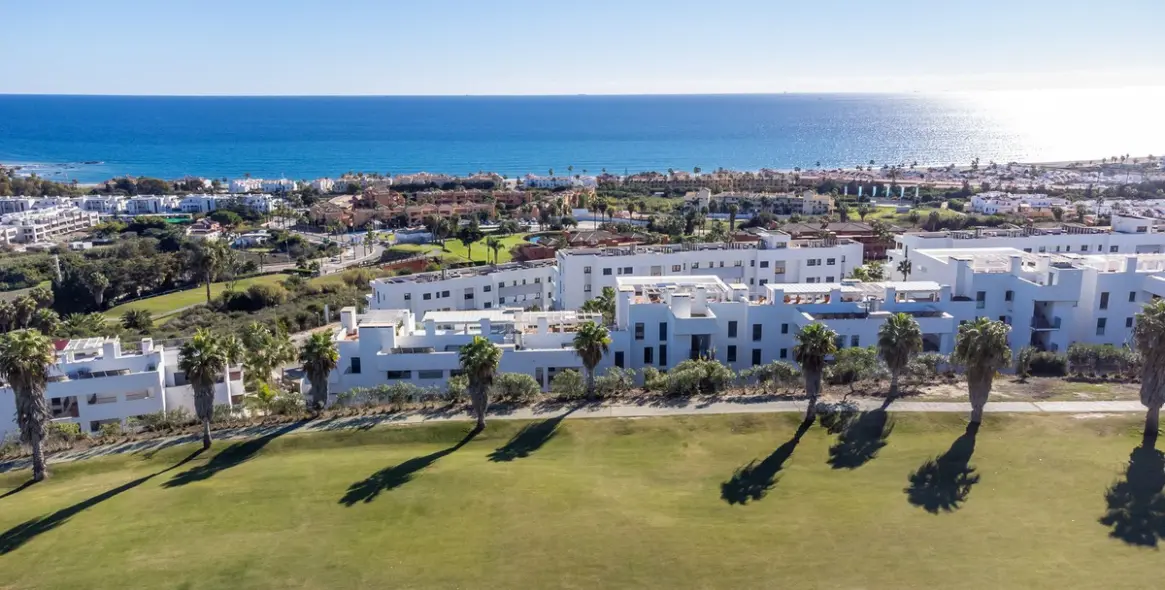 Sale of penthouse in Casares Playa 86