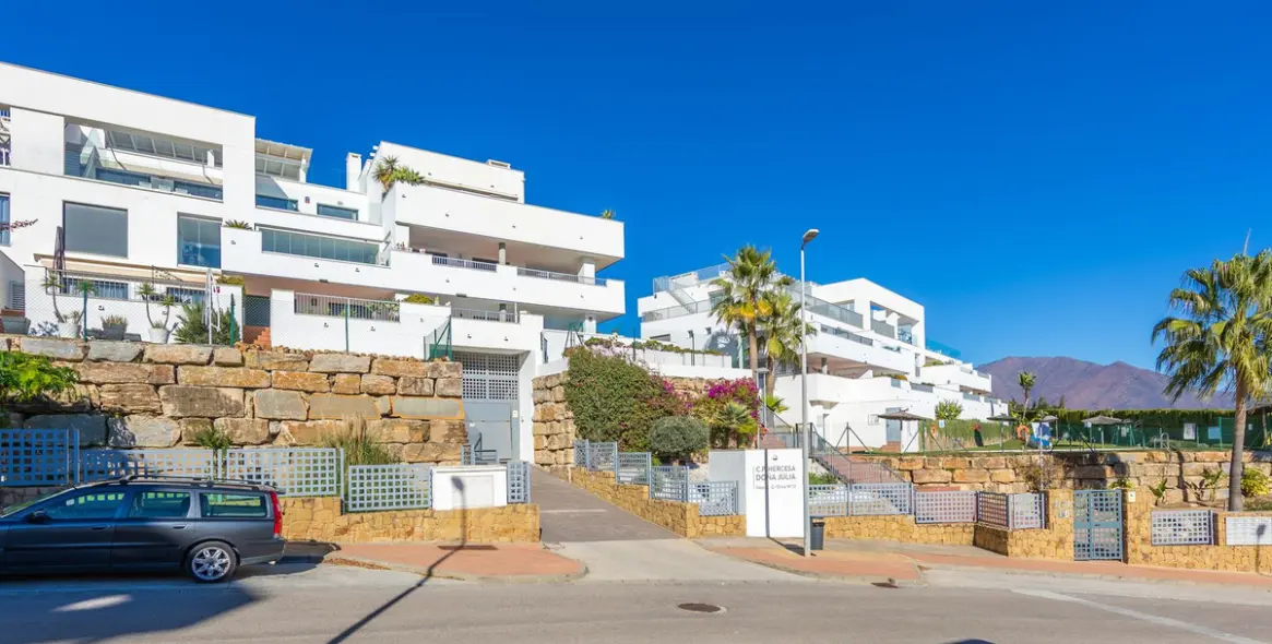 Sale of penthouse in Casares Playa 93
