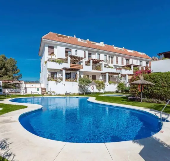 Sale of middle floor apartment in The Golden Mile