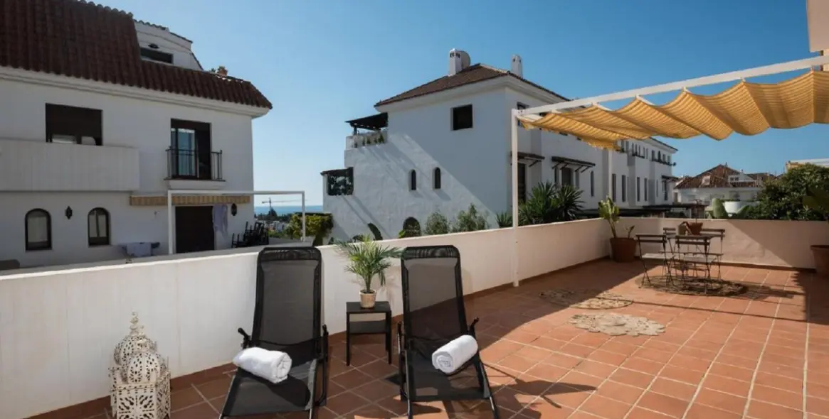 Venta de apartamento en planta media en The Golden Mile 2