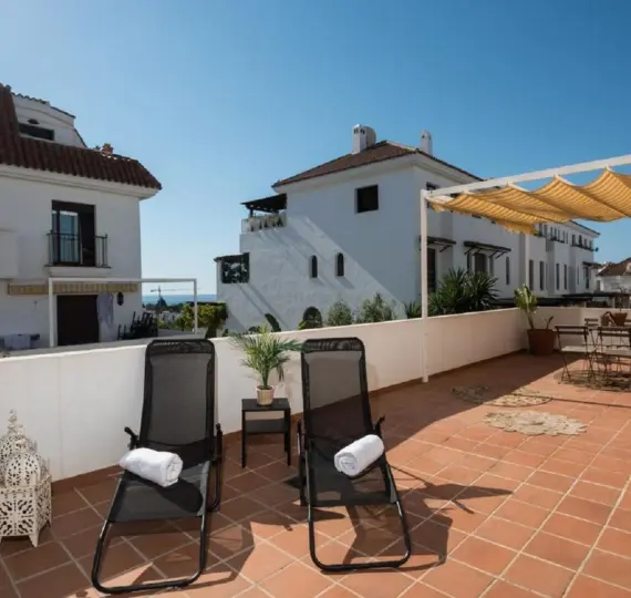 Sale of middle floor apartment in The Golden Mile