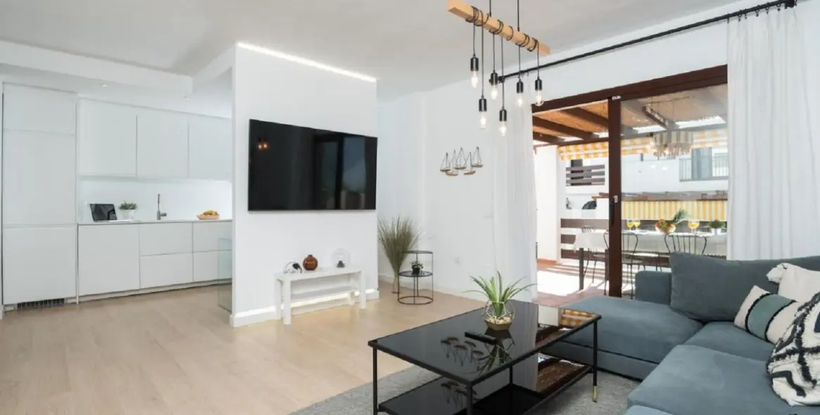 Venta de apartamento en planta media en The Golden Mile 6