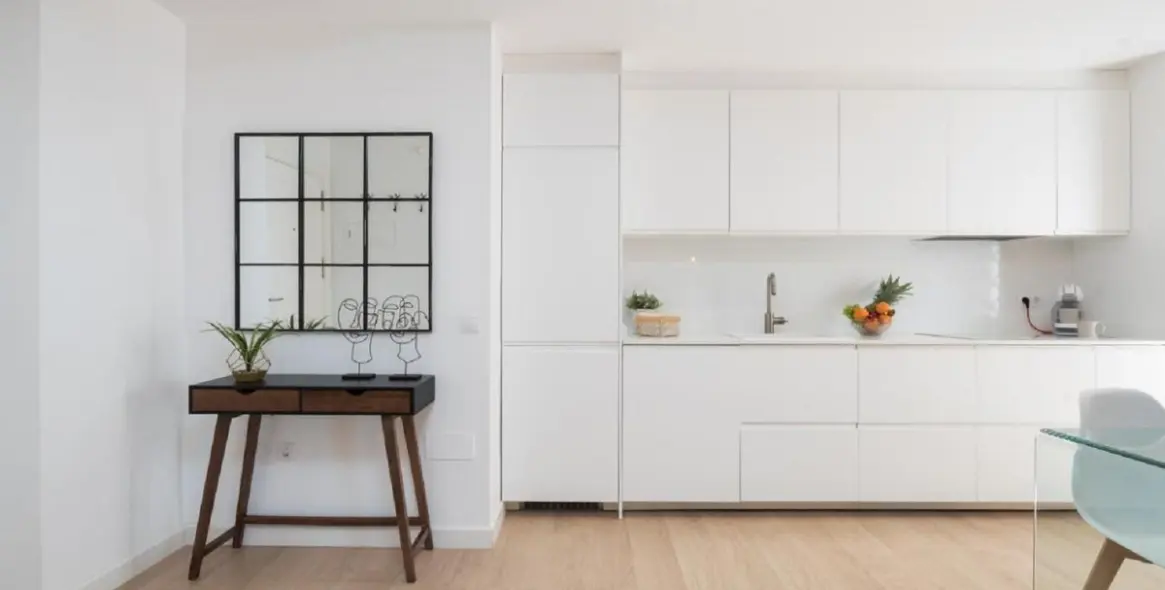 Venta de apartamento en planta media en The Golden Mile 8