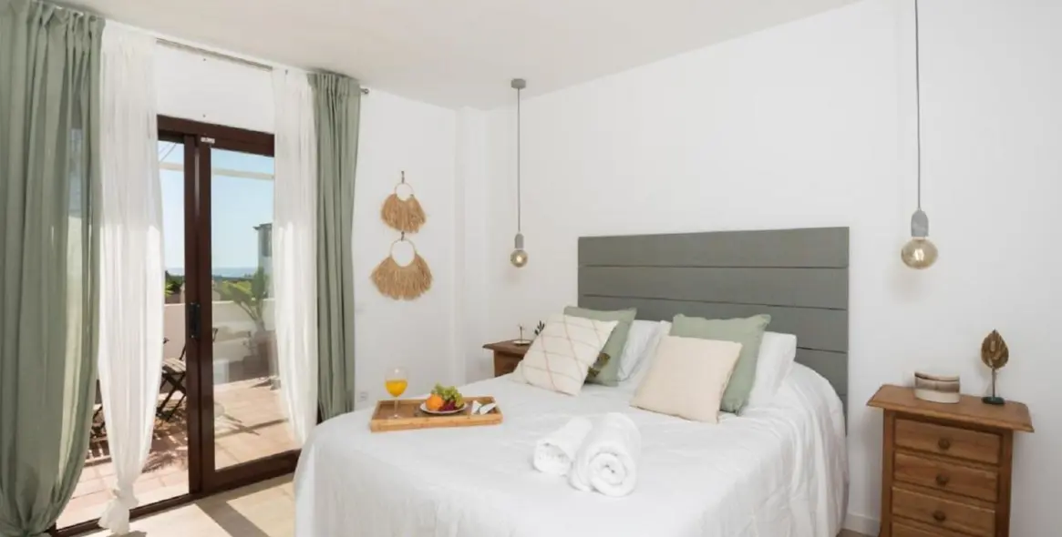 Venta de apartamento en planta media en The Golden Mile 10