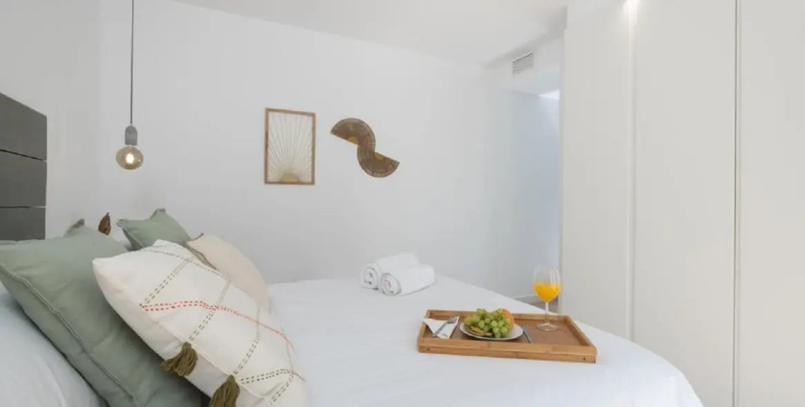 Venta de apartamento en planta media en The Golden Mile 11