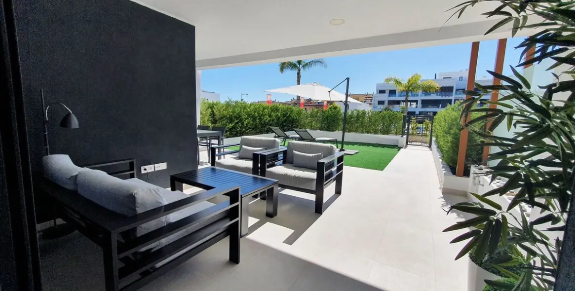 Sale of ground floor apartment in Bel Air 1