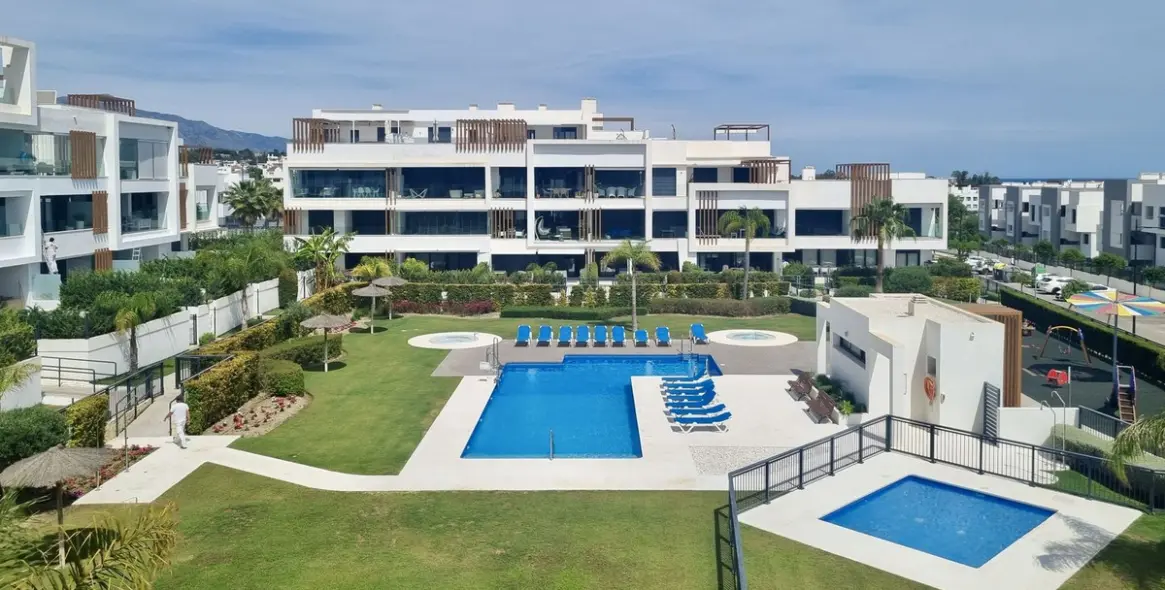 Sale of ground floor apartment in Bel Air 11