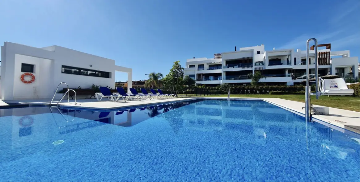 Продажа апартаментов на первом этаже в Bel Air 37