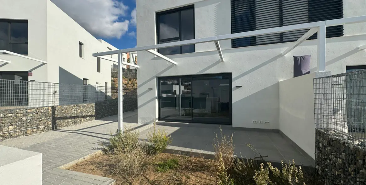 Продажа дома на две семьи в Riviera del Sol 1