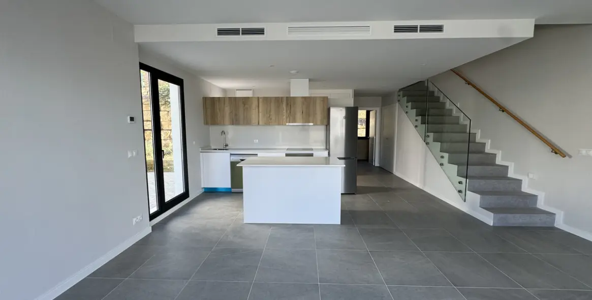 Продажа дома на две семьи в Riviera del Sol 3