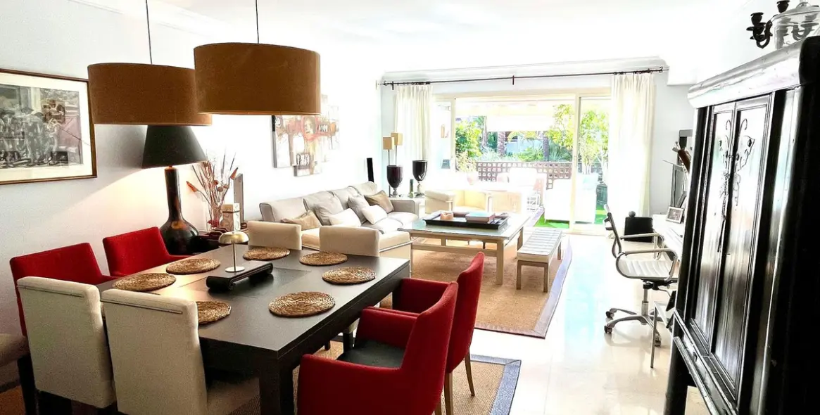 Продажа апартаментов на среднем этаже в Río Real 8