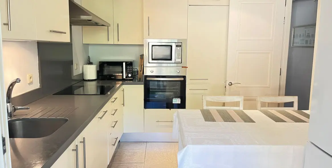 Продажа апартаментов на среднем этаже в Río Real 12