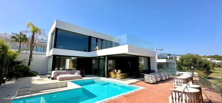 Venta de villa independiente en Estepona 0