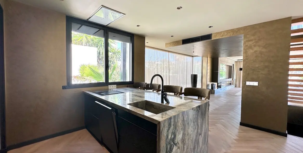 Venta de villa independiente en Estepona 15