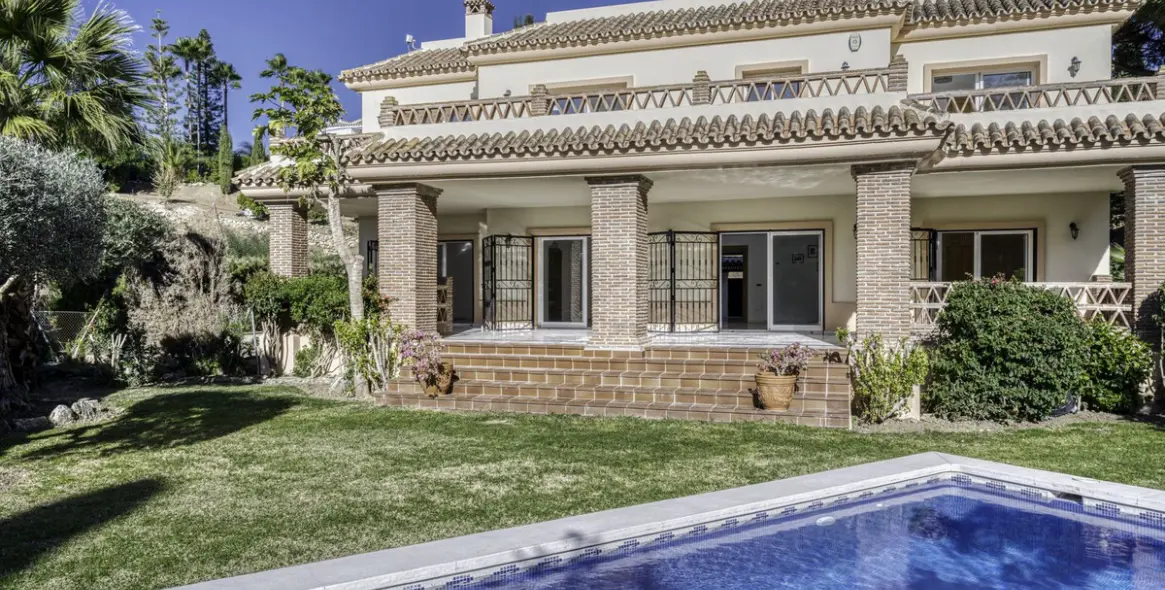 Sale of detached villa in El Rosario 1