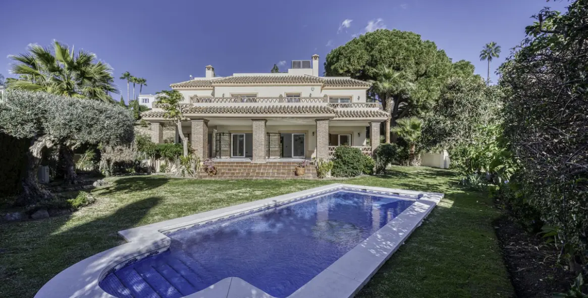 Sale of detached villa in El Rosario 2