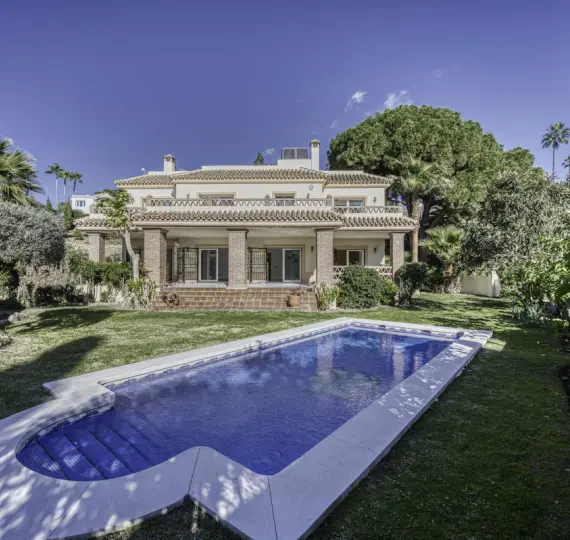 Venta de villa independiente en El Rosario