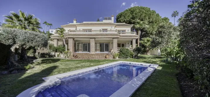 Venta de villa independiente en El Rosario 1