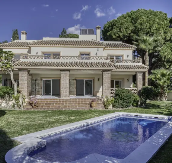 Venta de villa independiente en El Rosario