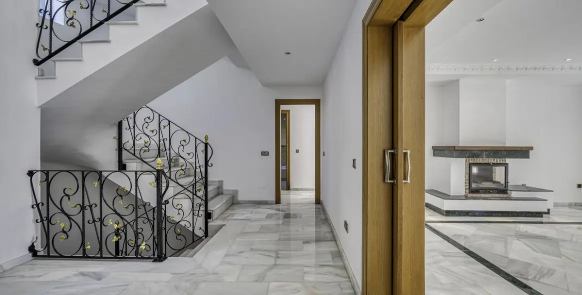 Sale of detached villa in El Rosario 9