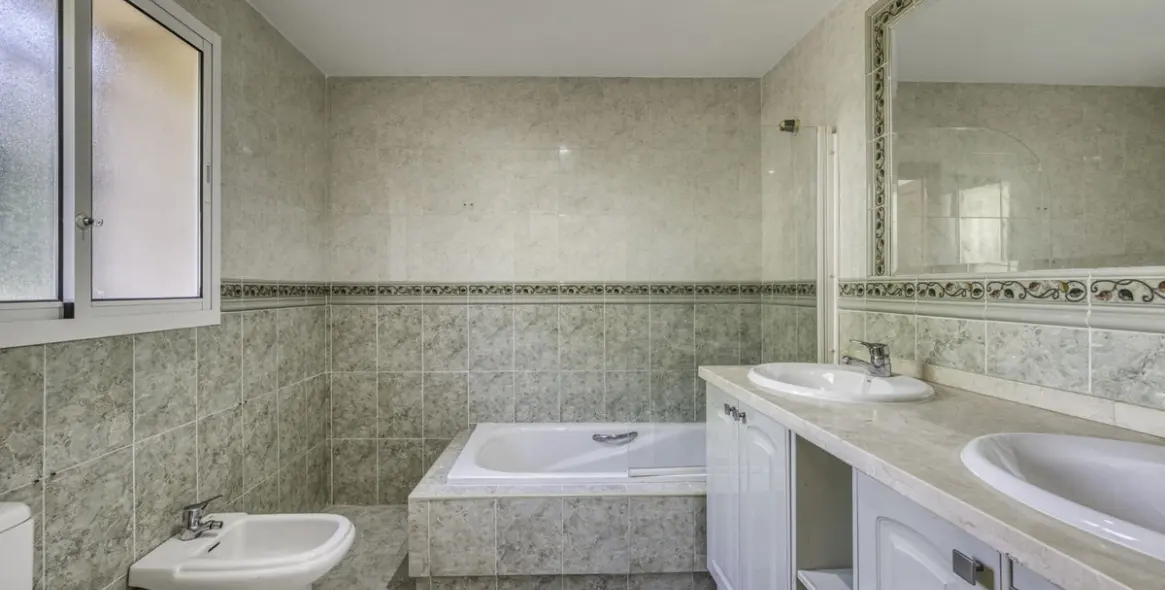 Sale of detached villa in El Rosario 11