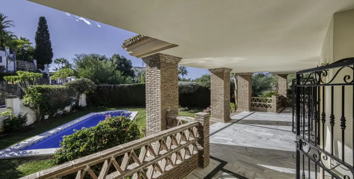 Sale of detached villa in El Rosario 19