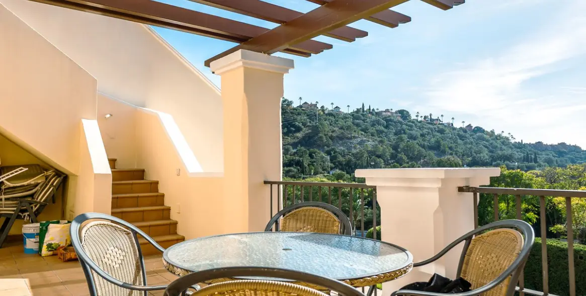 Sale of penthouse in Los Arqueros 1