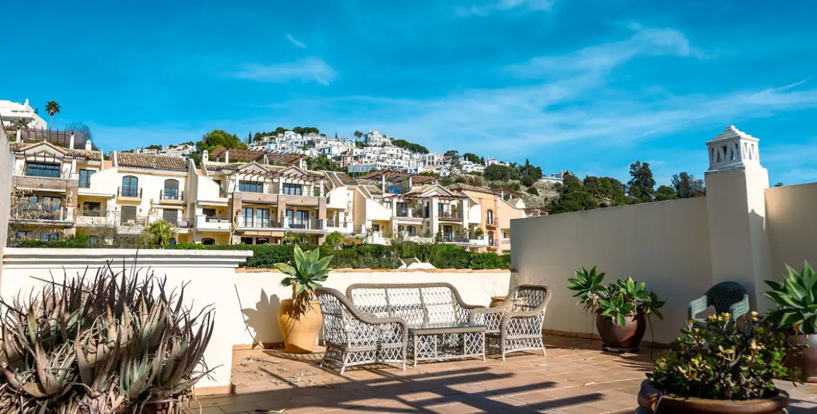 Sale of penthouse in Los Arqueros 19