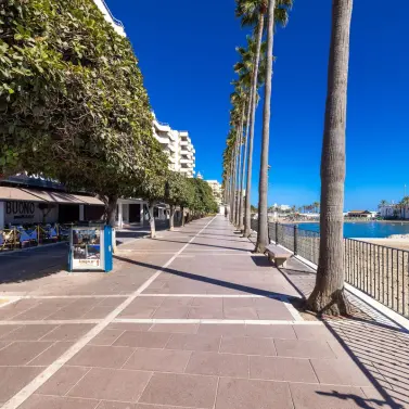 Продажа апартаментов на среднем этаже в Marbella