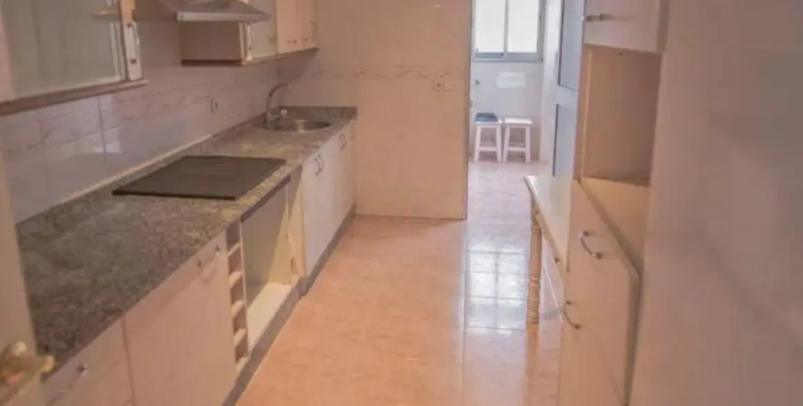 Sale of middle floor apartment in Marbella 4