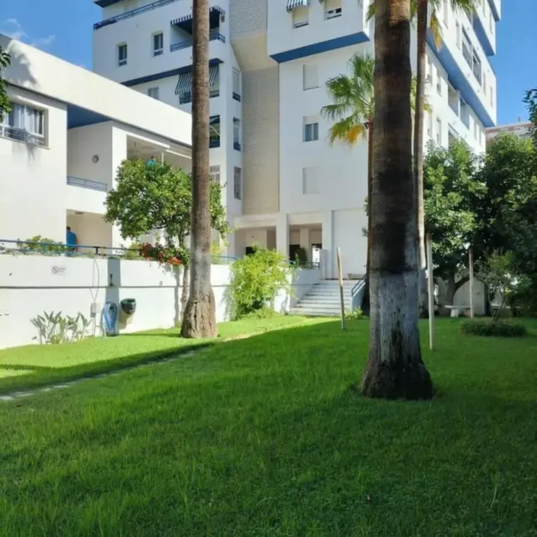 Venta de apartamento en planta media en Marbella
