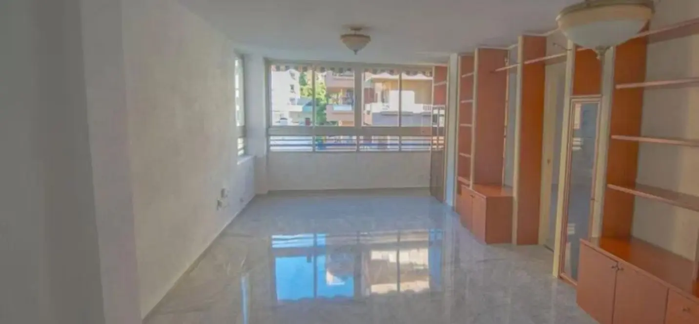 Venta de apartamento en planta media en Marbella 1