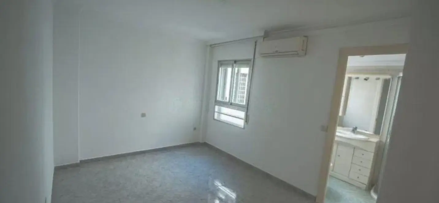 Venta de apartamento en planta media en Marbella 2