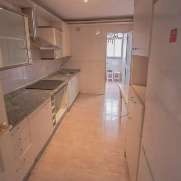 Venta de apartamento en planta media en Marbella