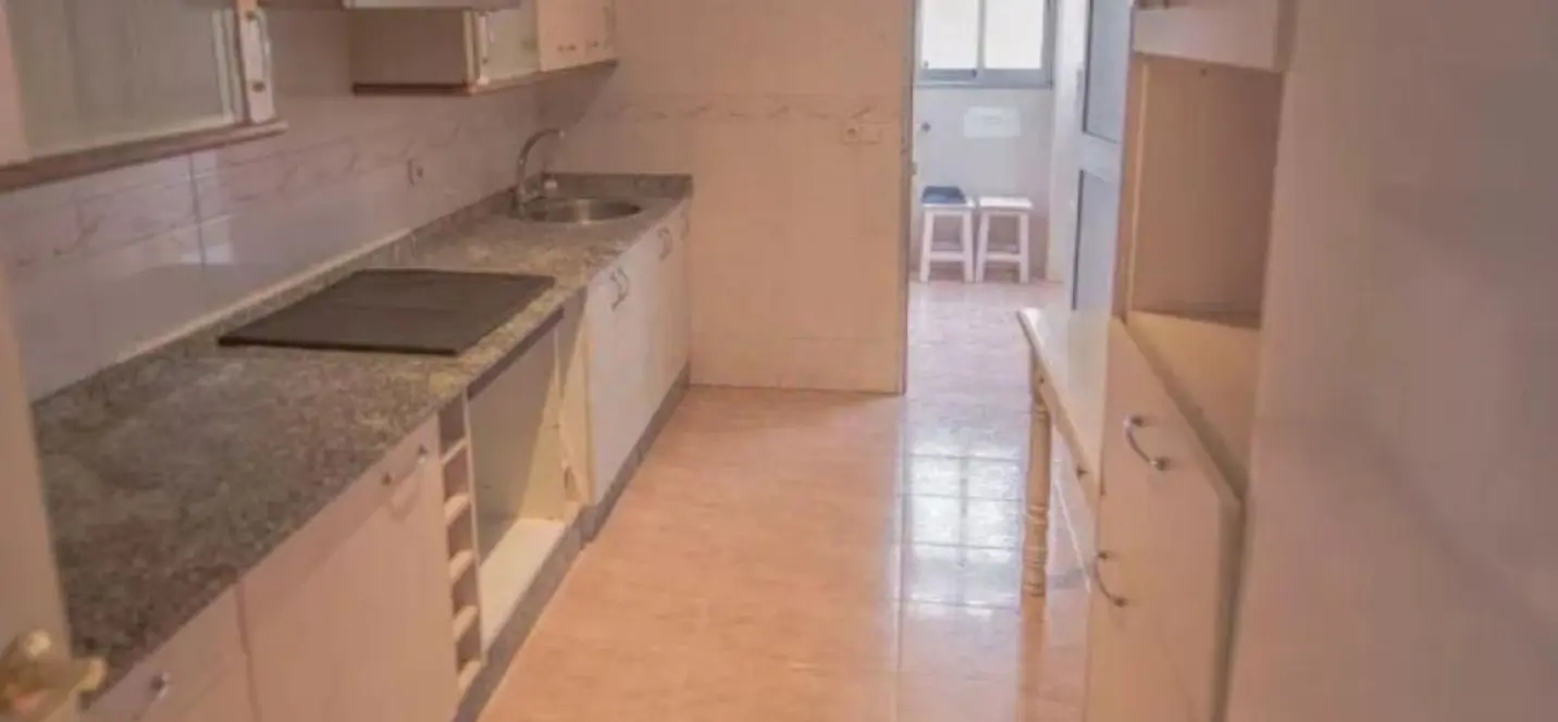 Venta de apartamento en planta media en Marbella 3