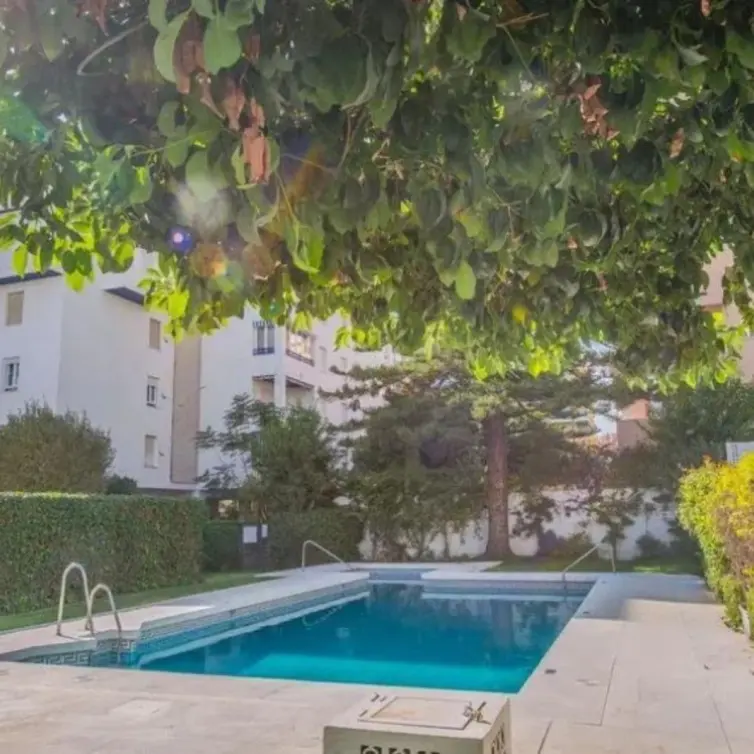 Venta de apartamento en planta media en Marbella