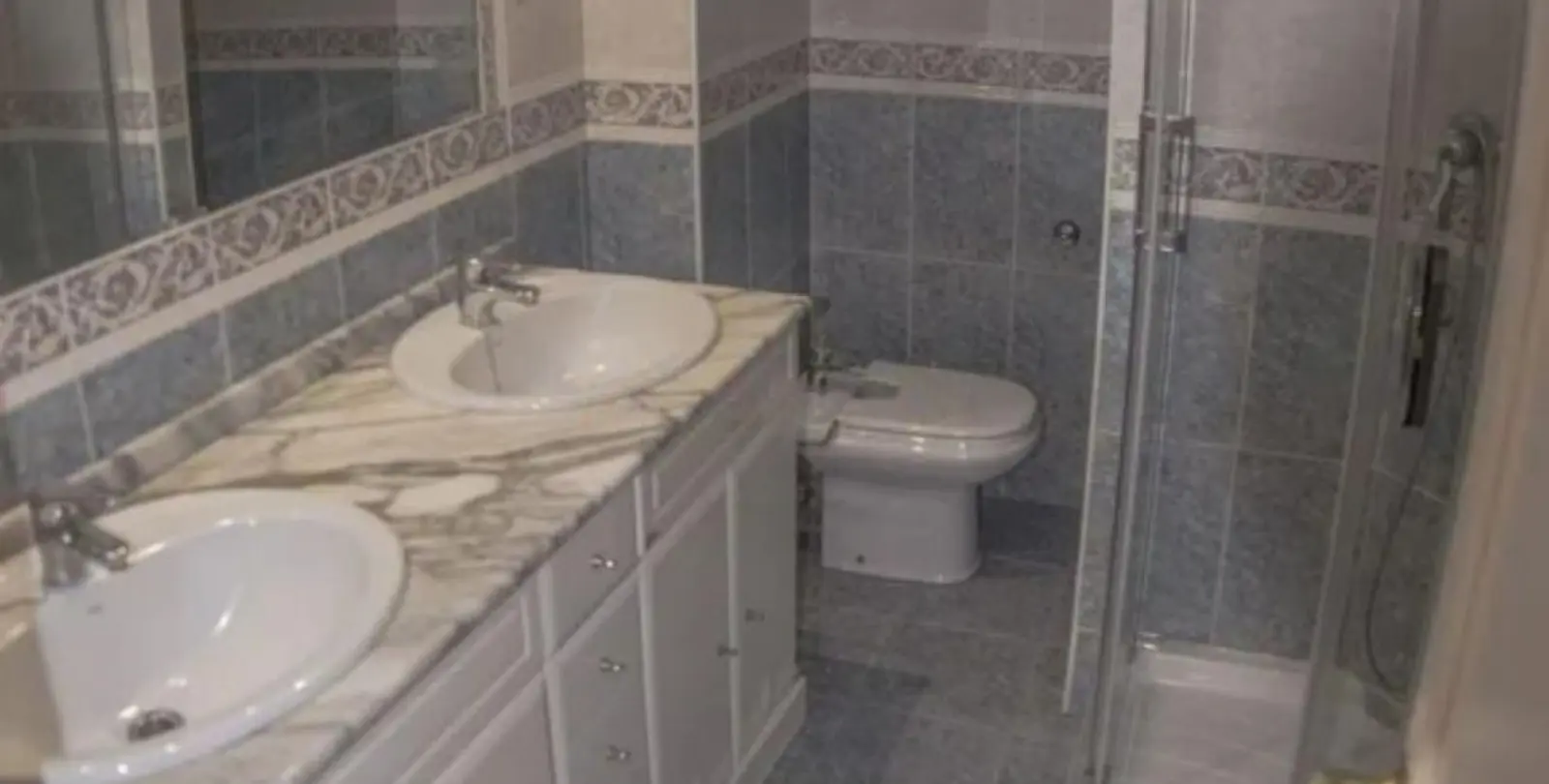 Sale of middle floor apartment in Marbella 23