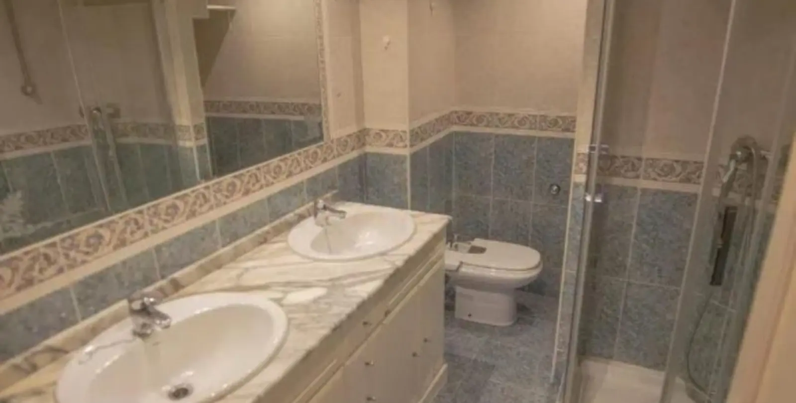 Sale of middle floor apartment in Marbella 25