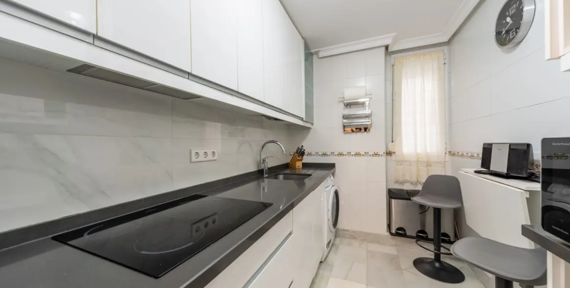 Sale of middle floor apartment in Marbella 12