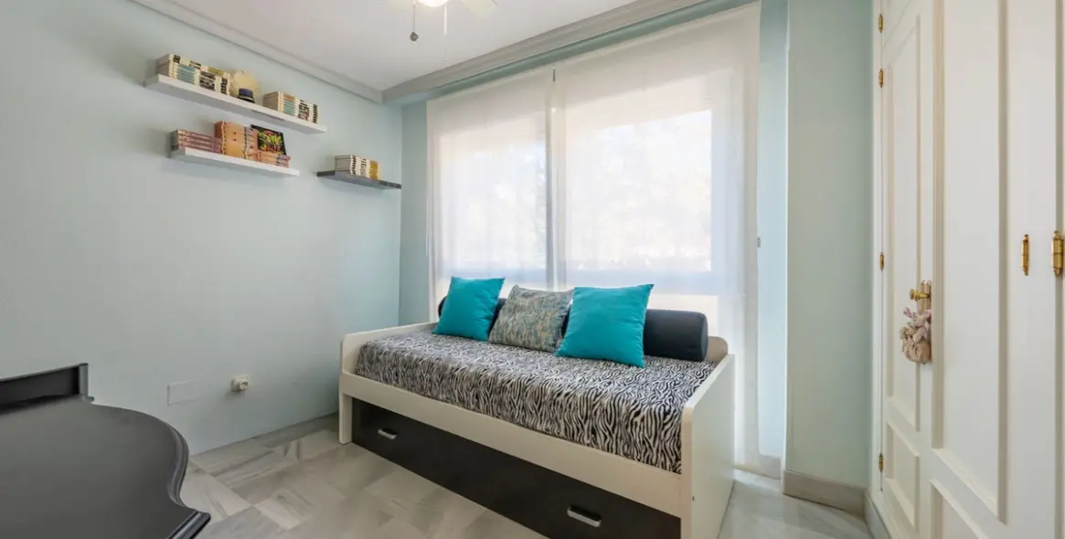 Sale of middle floor apartment in Marbella 16