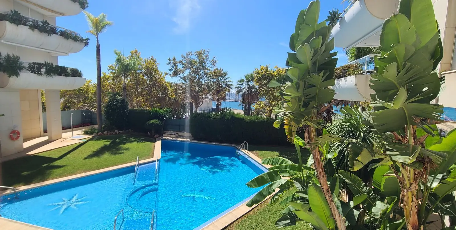 Venta de apartamento en planta media en Marbella 1