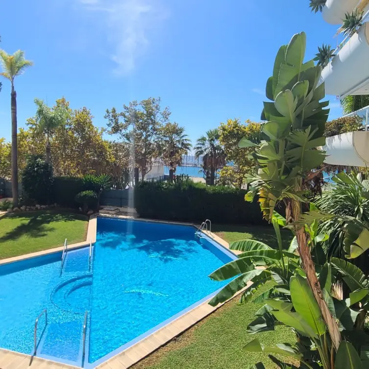 Venta de apartamento en planta media en Marbella