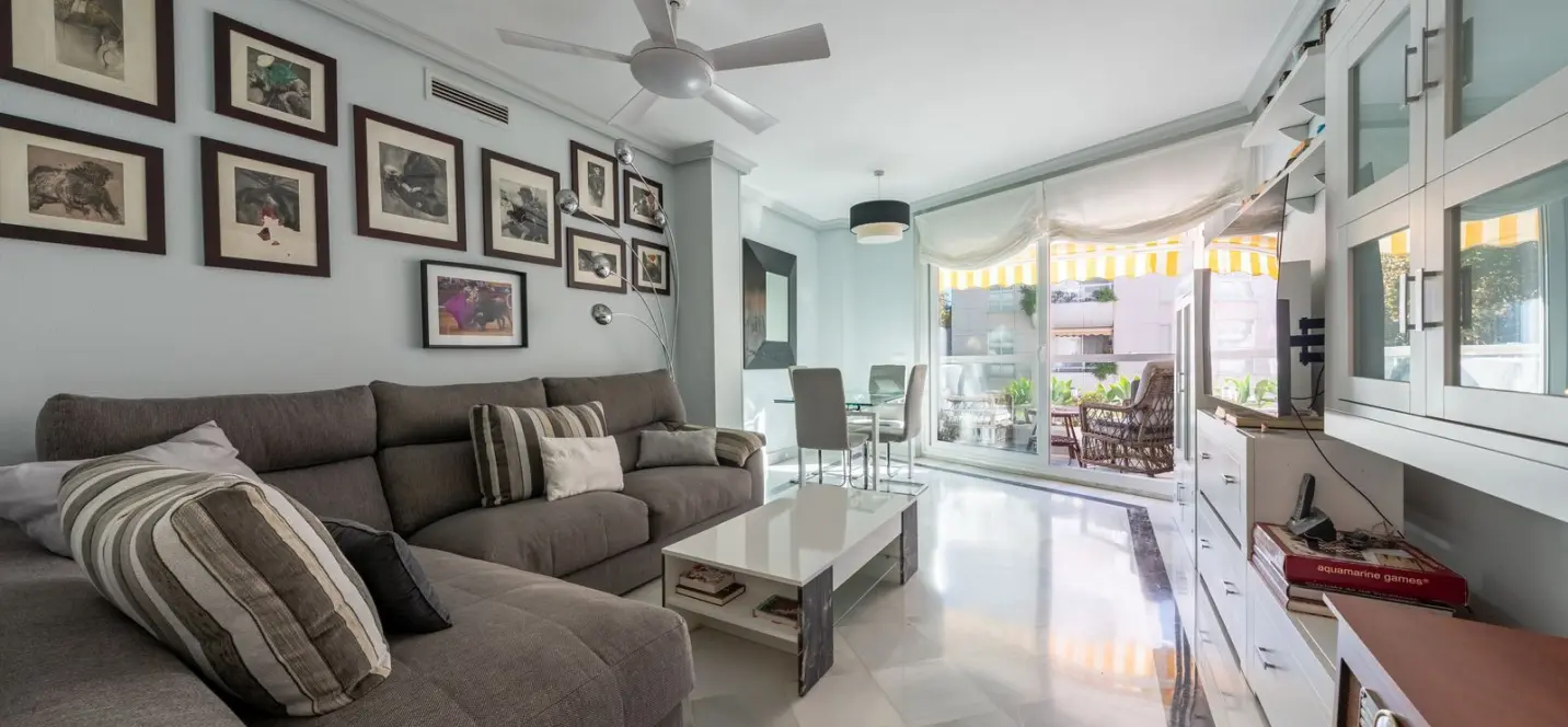 Venta de apartamento en planta media en Marbella 1