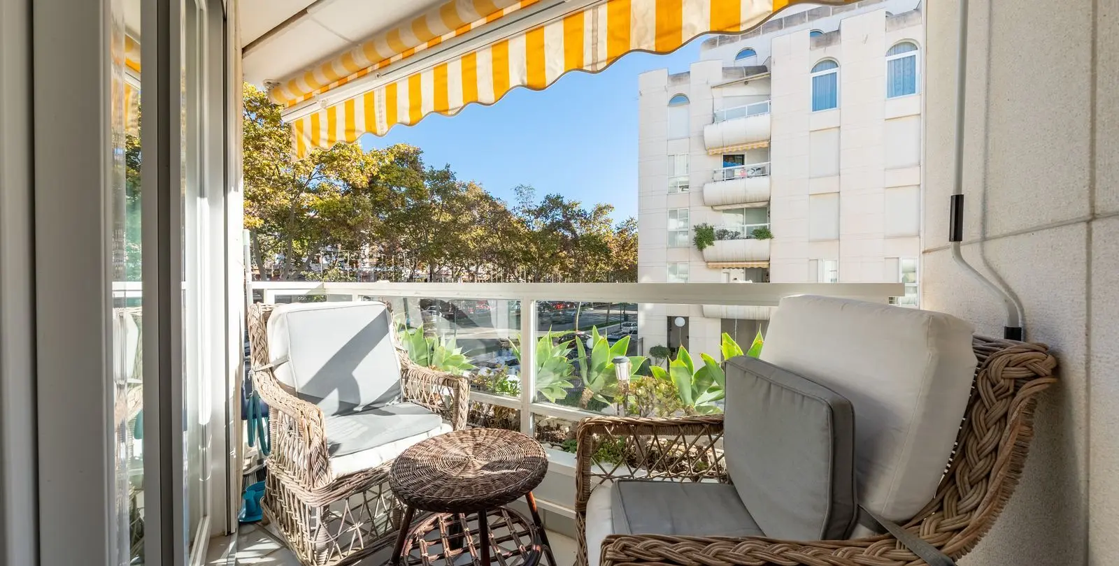 Venta de apartamento en planta media en Marbella 3