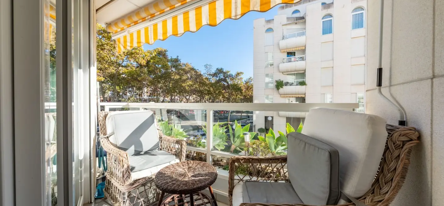 Venta de apartamento en planta media en Marbella 2