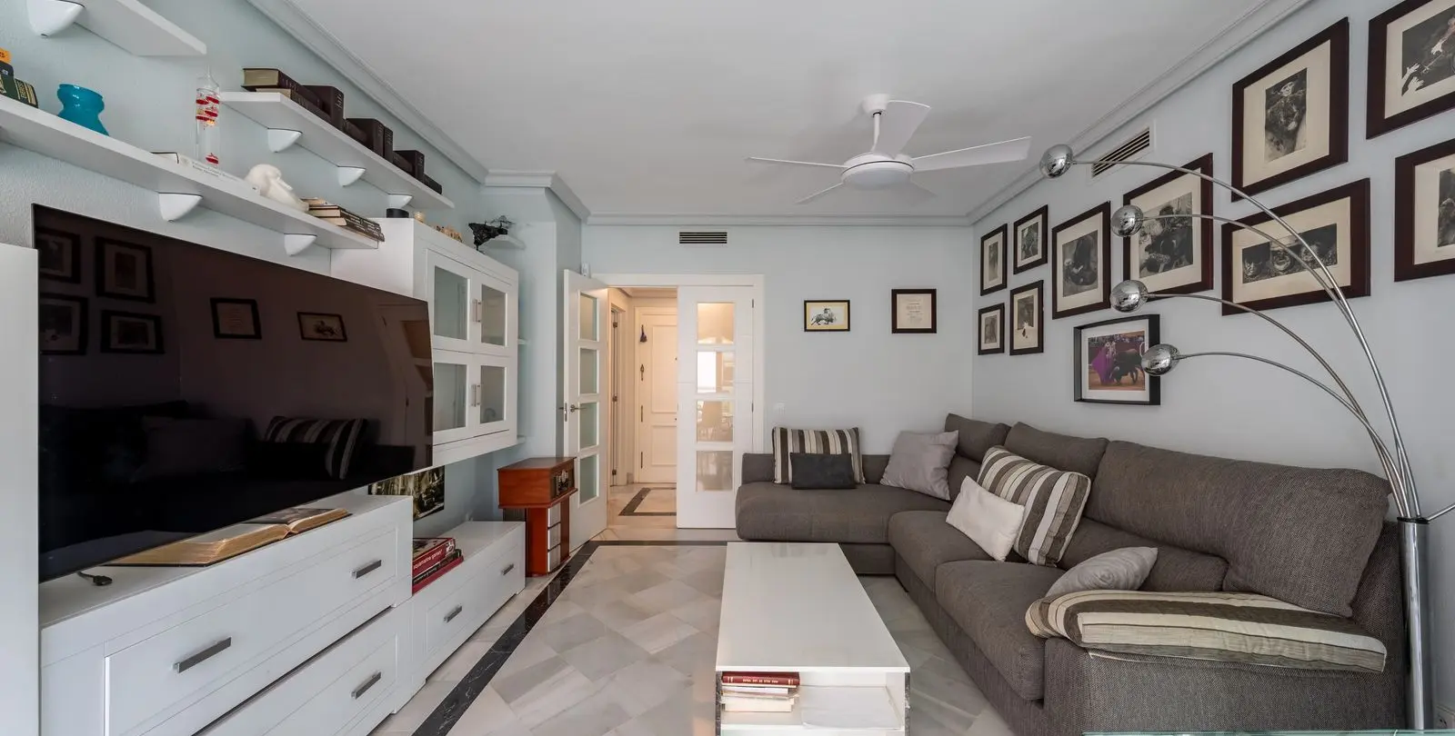 Venta de apartamento en planta media en Marbella 4