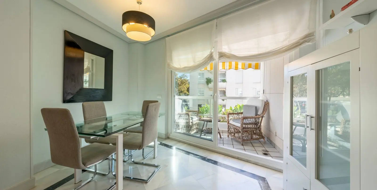 Venta de apartamento en planta media en Marbella 7