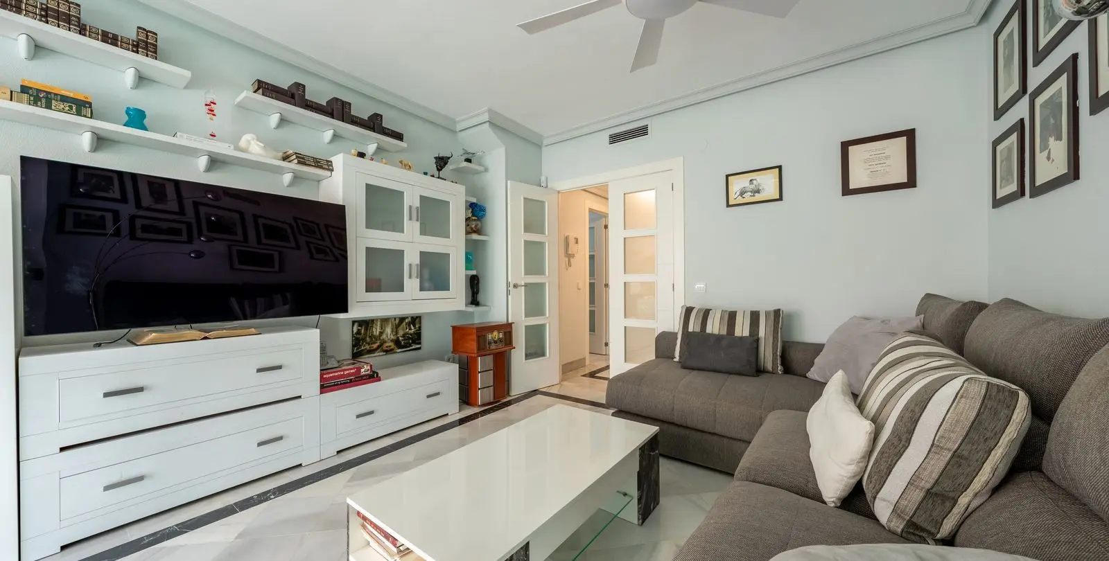 Venta de apartamento en planta media en Marbella 8
