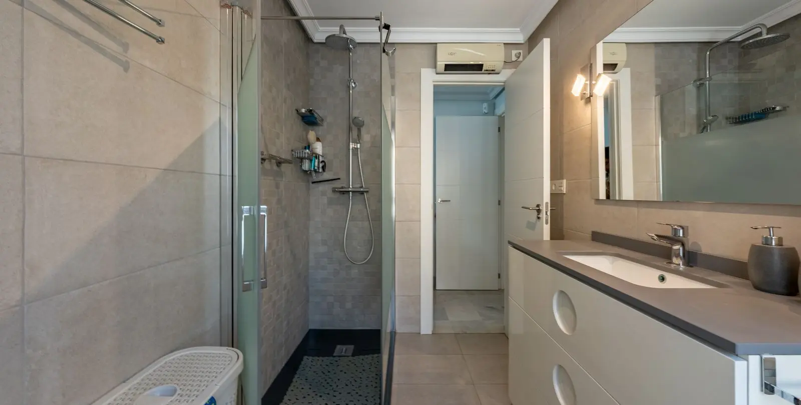 Venta de apartamento en planta media en Marbella 14